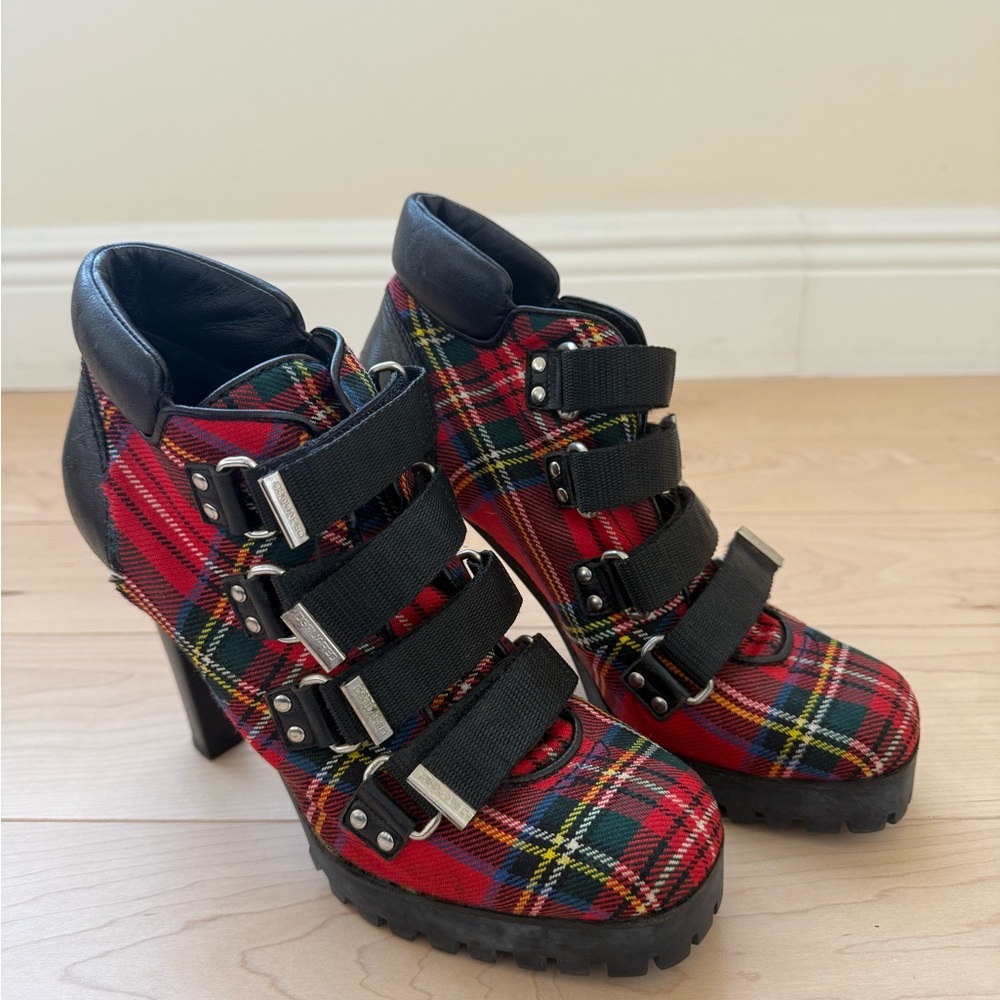 DSQUARED Red and Black Plaid Heeled Boots with Tartan Pattern